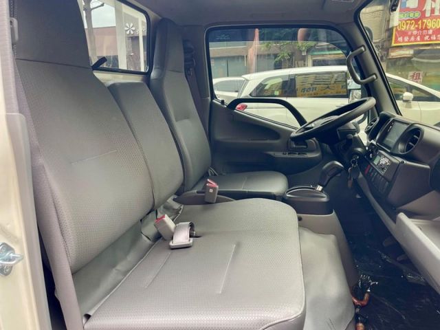 Hino 300  第3張相片