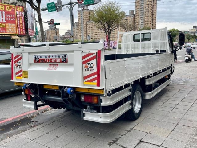 Hino 300  第7張相片