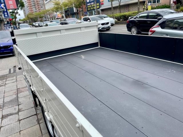 Hino 300  第8張相片