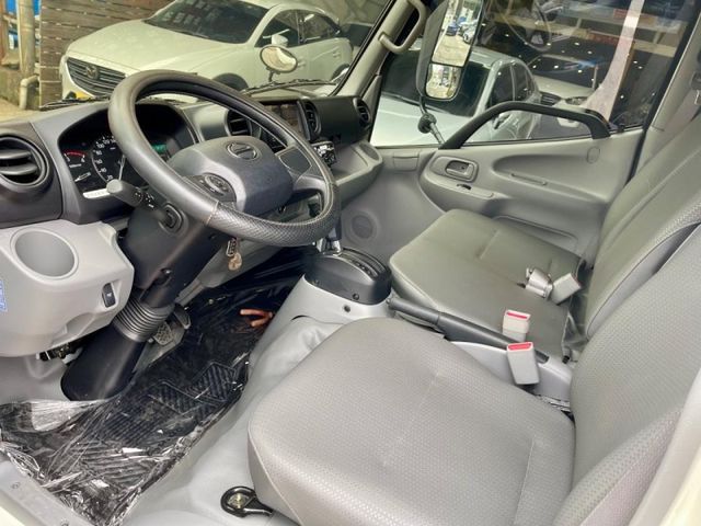 Hino 300  第9張相片