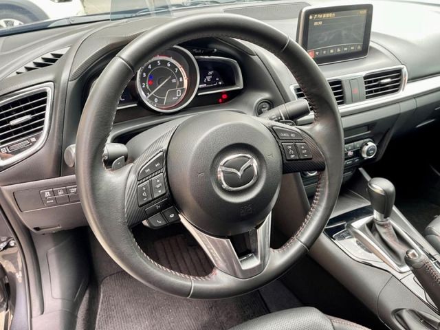 2015年式Mazda3 頂規 有抬頭顯示器 定速 免鑰匙啟動 原廠影音 天窗  第8張相片
