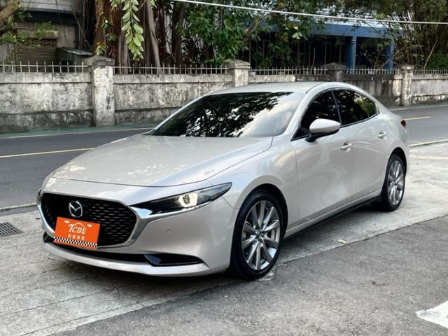 2022年馬三 20S 有Bose音響 免鑰匙啟動 環景影像 里程跑少3萬公里  第4張相片