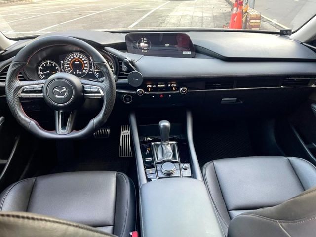 2022年馬三 20S 有Bose音響 免鑰匙啟動 環景影像 里程跑少3萬公里  第5張相片