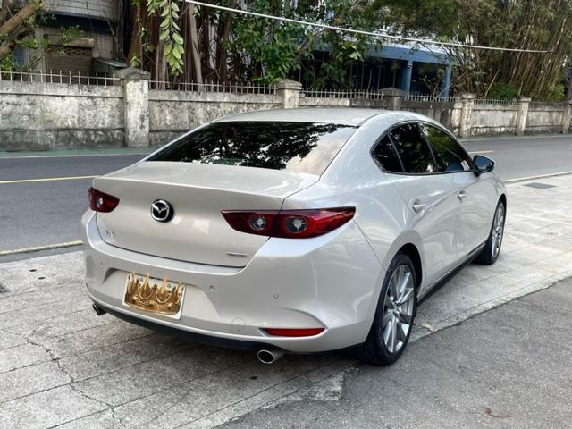 2022年馬三 20S 有Bose音響 免鑰匙啟動 環景影像 里程跑少3萬公里  第7張相片