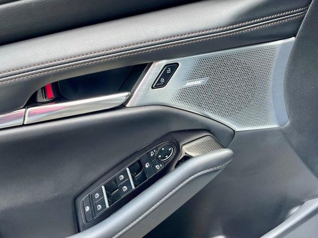 2022年馬三 20S 有Bose音響 免鑰匙啟動 環景影像 里程跑少3萬公里  第8張相片