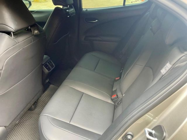 Lexus UX  第8張相片