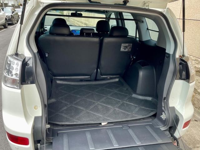 2013年outlander 車輛原廠保養 有天窗 換檔撥片 影音 免鑰匙啟動  第3張相片
