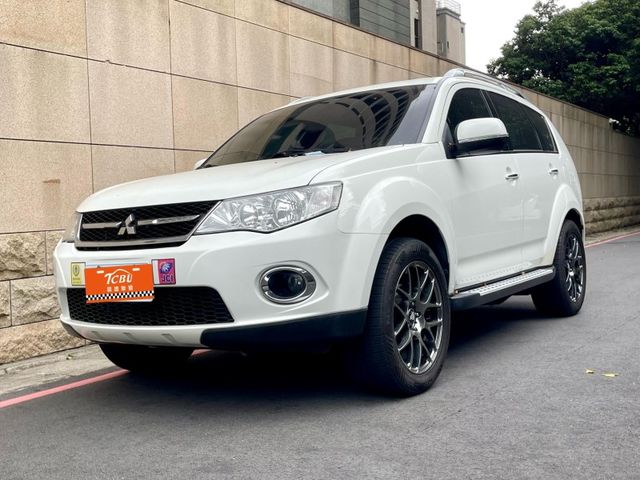 2013年outlander 車輛原廠保養 有天窗 換檔撥片 影音 免鑰匙啟動  第4張相片