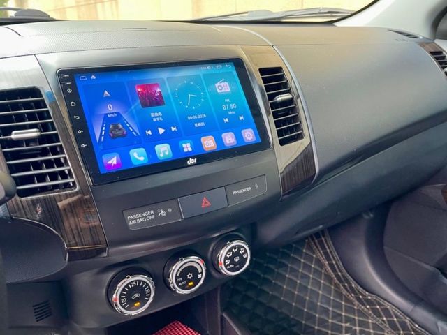 2013年outlander 車輛原廠保養 有天窗 換檔撥片 影音 免鑰匙啟動  第8張相片