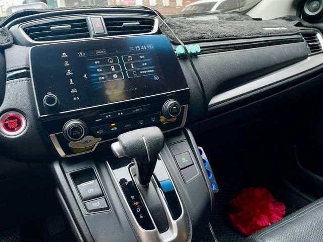 2022年CRV5.5代 里程跑少車輛原廠保養 改很帥 全車空力套件大包 卡夢 進氣 閥門排氣管 可全額貸款  第12張相片