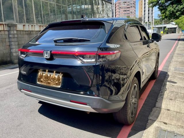 2023年HRV P版 里程4萬 原廠保養 有雙區恆溫空調 電動尾門 ACC 原廠影音  第5張相片