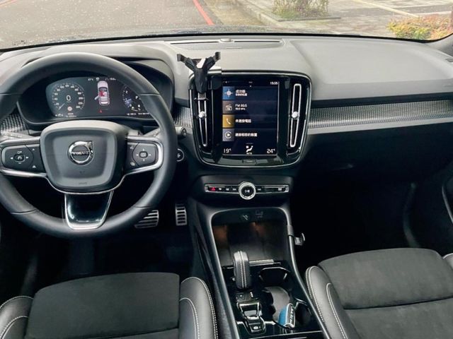 2022年型XC40 B5 R版 里程4萬 車況漂亮 稀有釋出  第7張相片