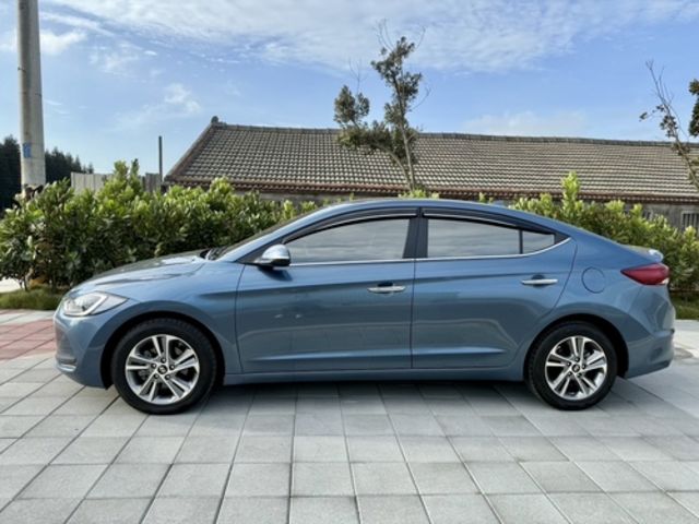 HYUNDAI現代 ELANTRA  第2張相片