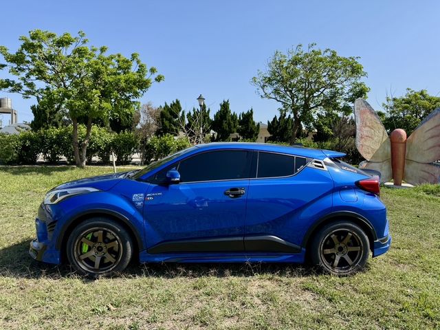 TOYOTA豐田 C-HR  第2張相片