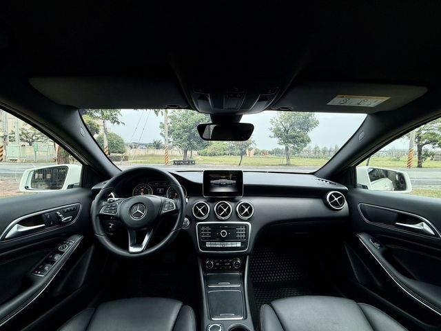 M-BENZ賓士 A180  第8張相片