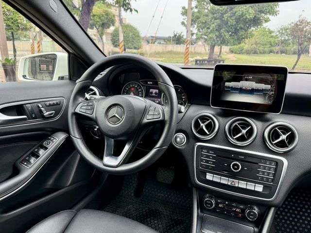 M-BENZ賓士 A180  第9張相片