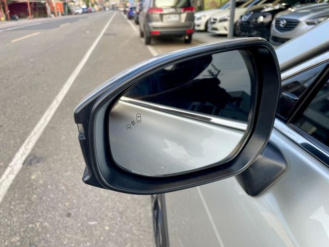 TOYOTA豐田 CROWN  第7張相片