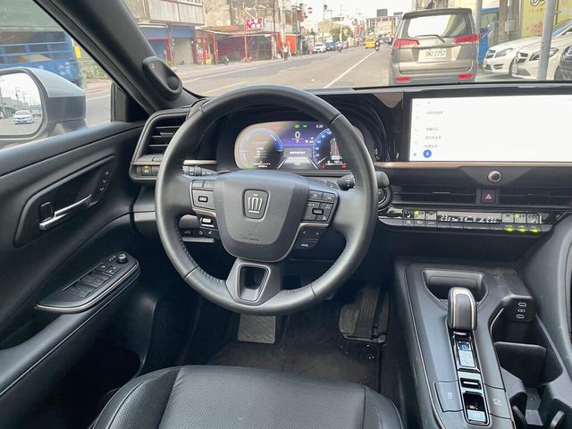 TOYOTA豐田 CROWN  第8張相片