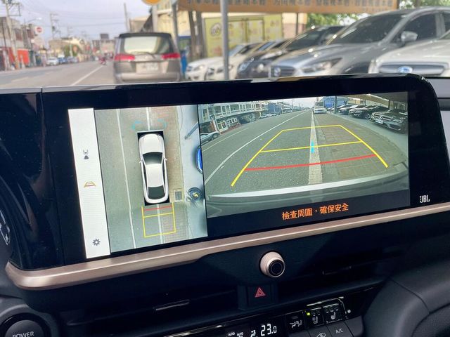 TOYOTA豐田 CROWN  第15張相片