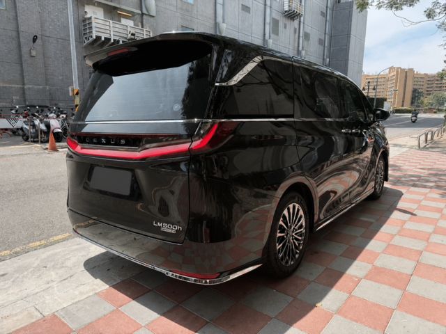 LEXUS凌志 LM500H  第2張相片