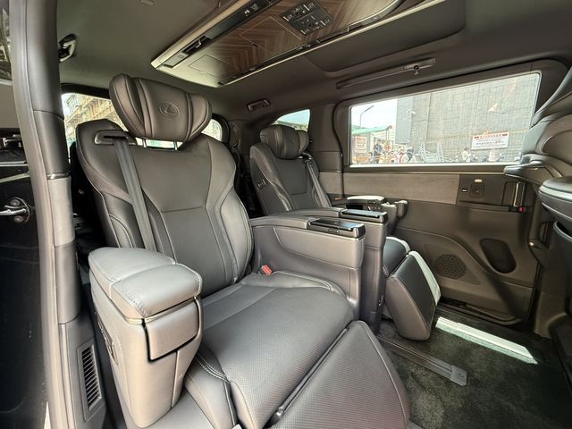 LEXUS凌志 LM500H  第7張相片