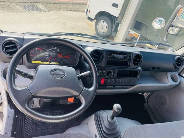 Hino 300  第3張相片