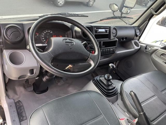 Hino 300  第11張相片