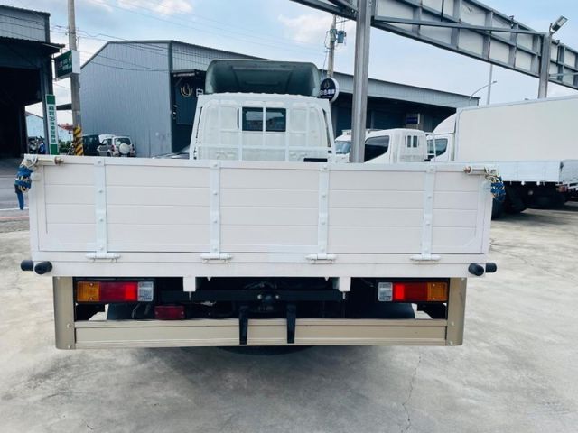 Hino 300  第10張相片
