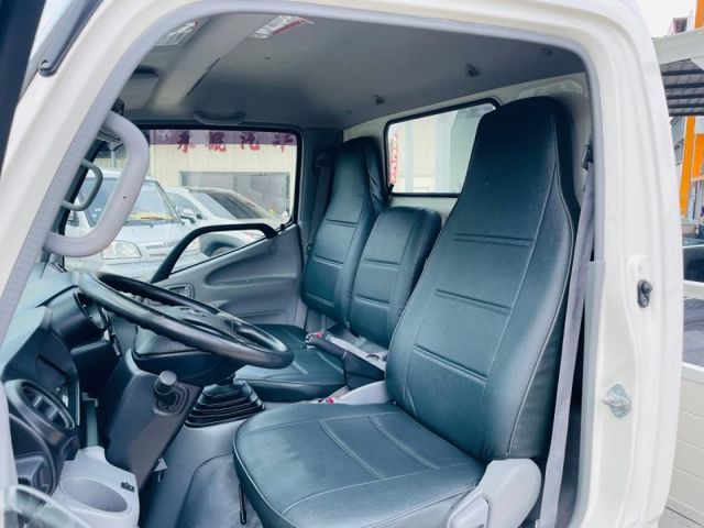 Hino 300  第11張相片