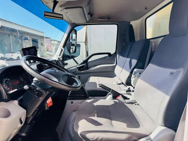 Hino 300  第8張相片