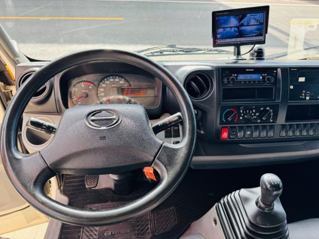 Hino 300  第10張相片