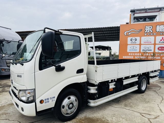 Hino 300  第4張相片