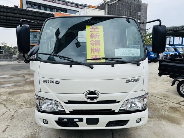 Hino 300  第5張相片