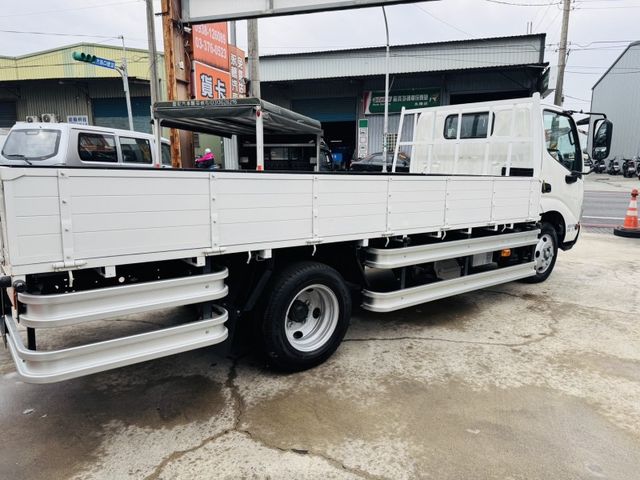 Hino 300  第8張相片