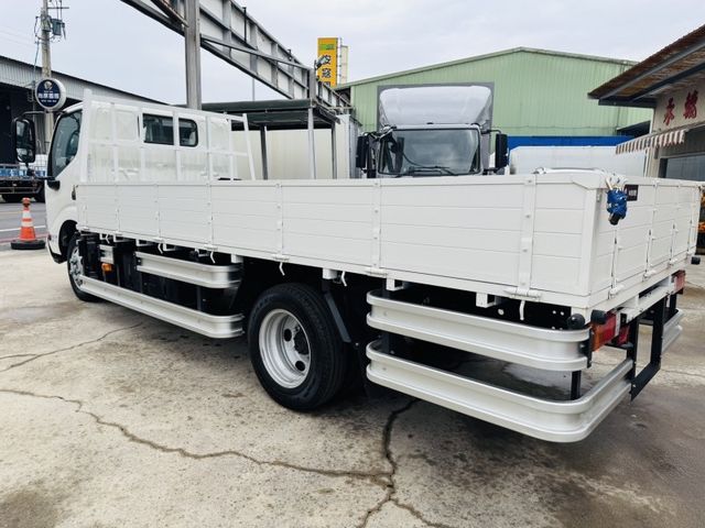 Hino 300  第9張相片