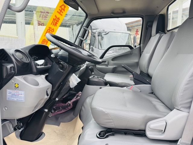 Hino 300  第12張相片