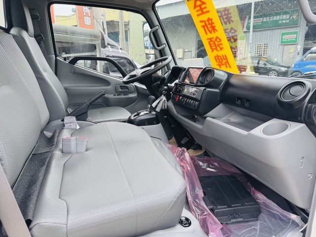 Hino 300  第13張相片