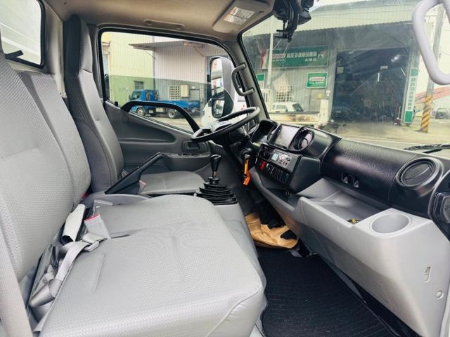 Hino 300  第13張相片