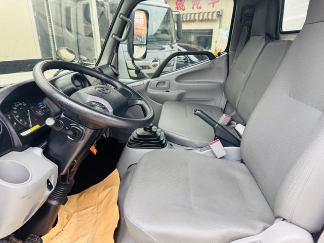 Hino 300  第14張相片