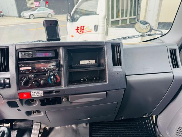 Isuzu Elf(一路發)  第14張相片