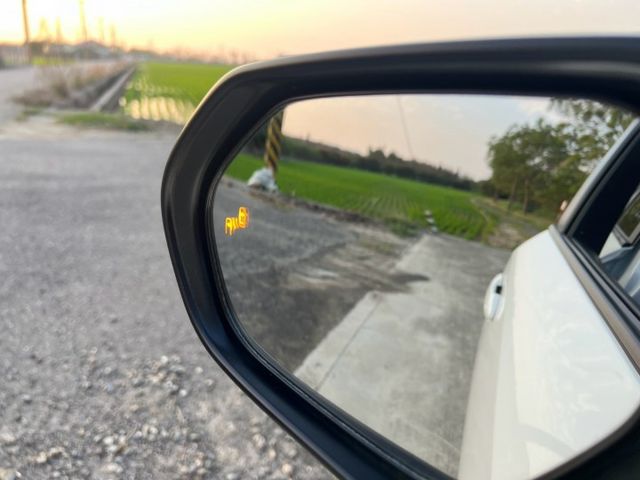 #實車實價#盲點偵測##ACC主動跟車#車道偏離#自動煞停#i-key#恆溫只跑四萬八公里>>  第6張相片