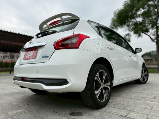 #實車實價#盲點偵測#雙區恆溫空調#數位電視#衛星導航#小車魔術大空間  第5張相片