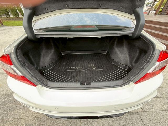 #實車實價#定速#天窗#HID頭燈#換檔撥片#稀有S版2.0  第12張相片