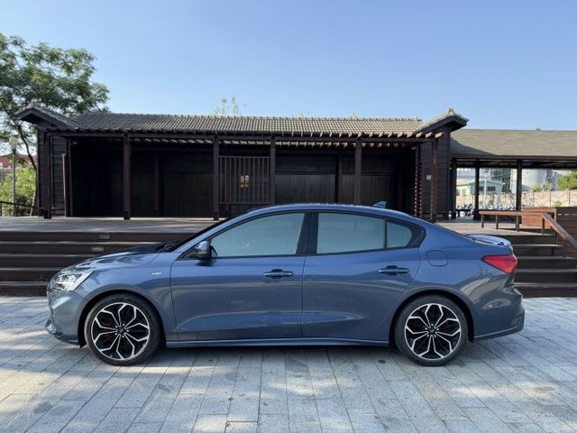 #實車實價#ST-LINE#LV2輔助駕駛#抬頭顯示器#雙區恆溫#換檔撥片  第7張相片