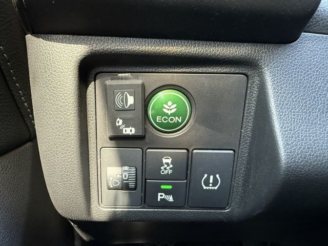 #實車實價#換檔撥片#定速#光感應頭燈#盲點偵測  第14張相片