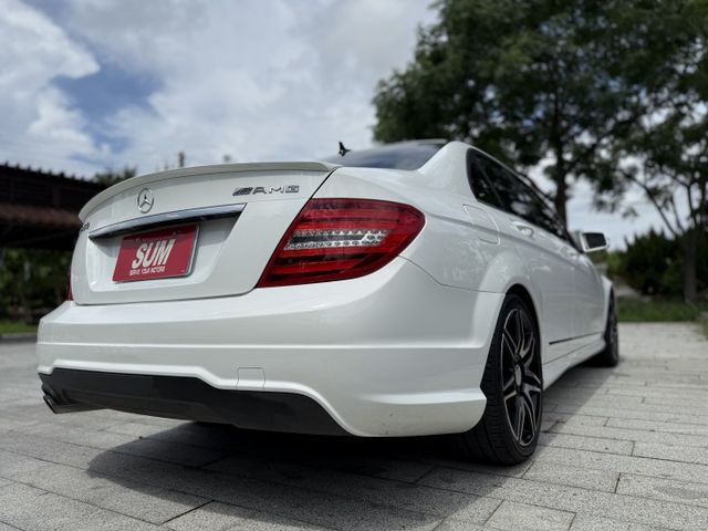#實價實車在店#稀有AMG PLUS專屬套件#204HP馬力#雙前電動加熱座椅#HK音響#換檔撥片  第7張相片