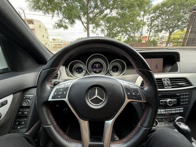 #實價實車在店#稀有AMG PLUS專屬套件#204HP馬力#雙前電動加熱座椅#HK音響#換檔撥片  第10張相片
