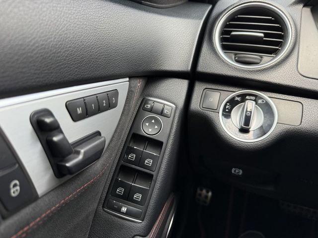 #實價實車在店#稀有AMG PLUS專屬套件#204HP馬力#雙前電動加熱座椅#HK音響#換檔撥片  第11張相片