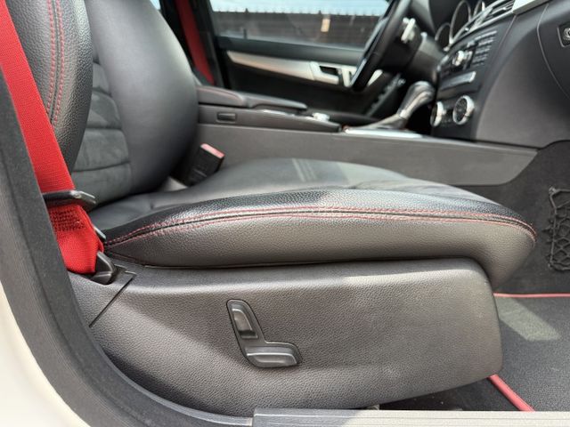 #實價實車在店#稀有AMG PLUS專屬套件#204HP馬力#雙前電動加熱座椅#HK音響#換檔撥片  第20張相片