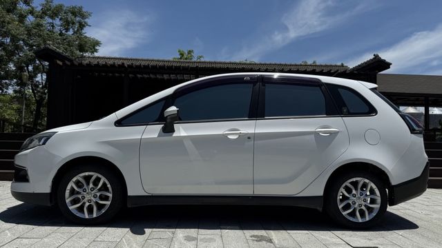 超值代步神車來了！跑不到5萬全配好車｜IKEY導航電尾門通通有｜安卓系統＋倒車顯影 一次配齊｜全車原版件  第4張相片